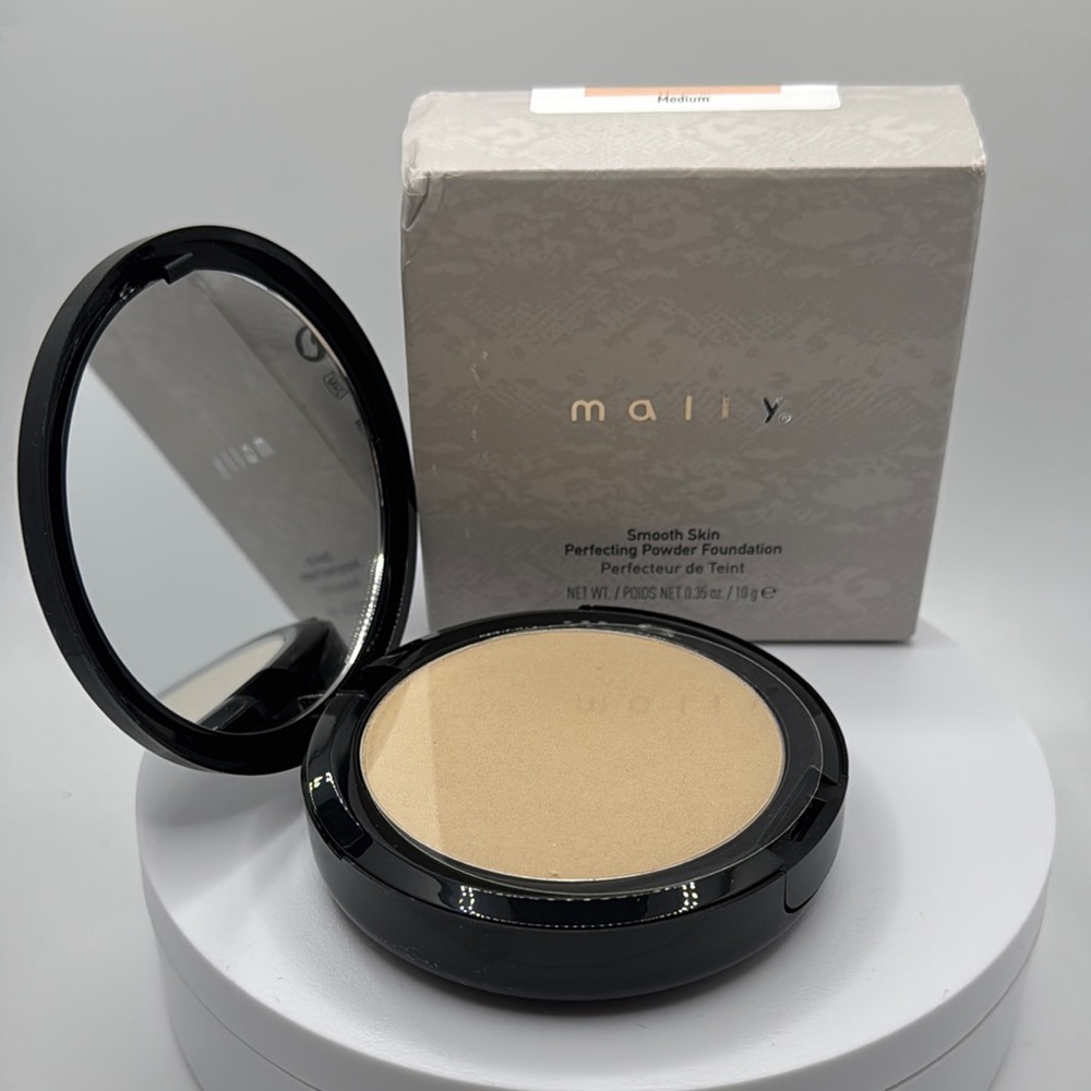 Mally Beauty Smooth Skin Perfecting Powder Foundation - Medium